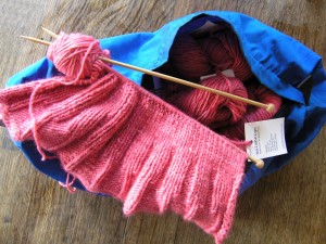 knitting - tricoter 
</p>
			</div><!-- .entry-content -->
    	<footer class=