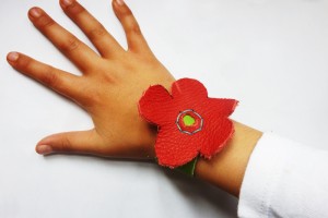 leather flower wristlets - Sylvie Damey, chezplum.com