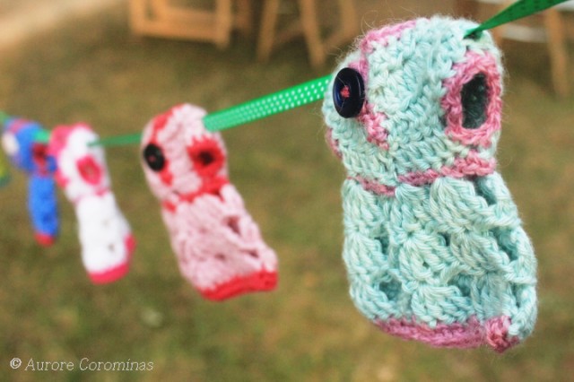 garland of Mini Roselettes, crochet pattern by Sylvie Damey, http://sylviedamey.com