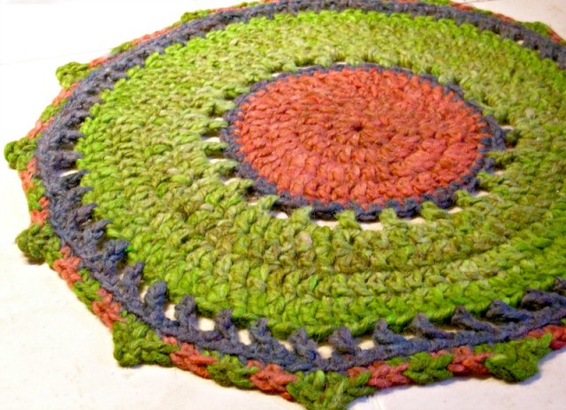 Round Rug, free crochet pattern by Sylvie Damey http://sylviedamey.com
